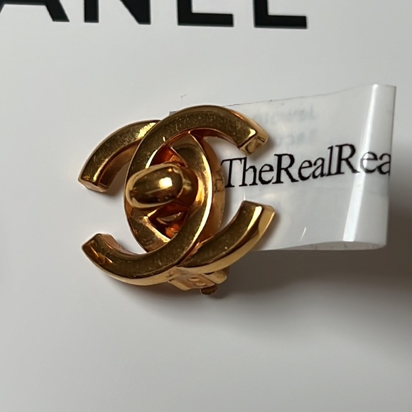 Chanel vintage turnlock clip on gold earrings - Picture 2 of 8